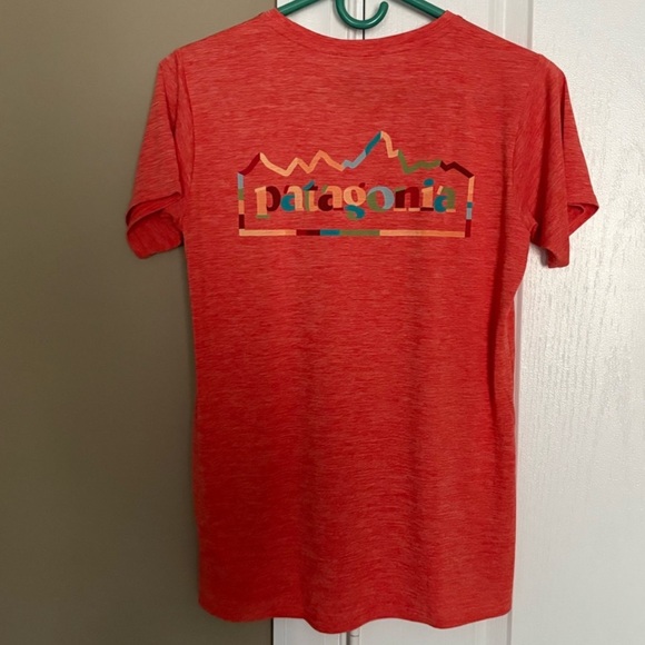 NWT Patagonia Women's Capilene Cool Daily Graphic T-Shirt. Size XS. - Picture 6 of 7